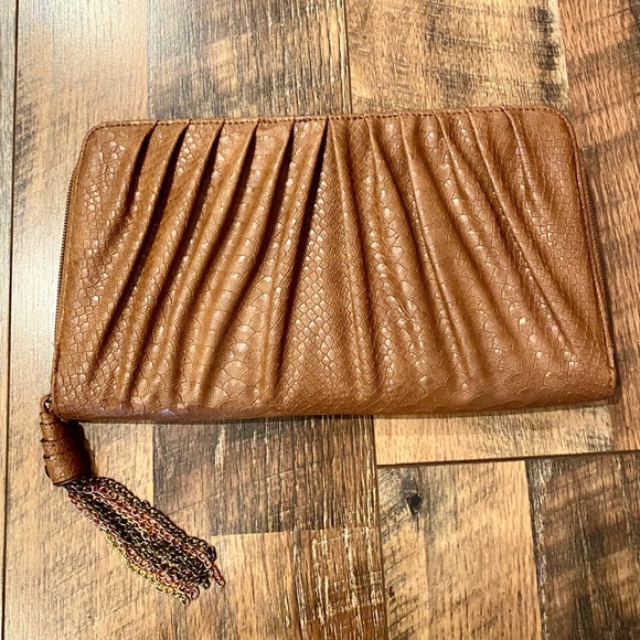 JESSICA SIMPSON Beautiful Brown Clutch Purse - Picture 5 of 8